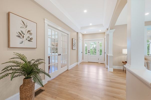 Interior, Recessed Lighting, Wood Texture Flooring