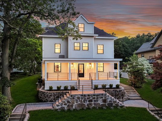 Exterior, Facade, Queen Anne Victorian