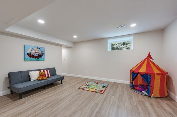 Interior, Recessed Lighting, Wood Texture Flooring