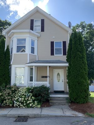 Exterior, Facade, Queen Anne Victorian