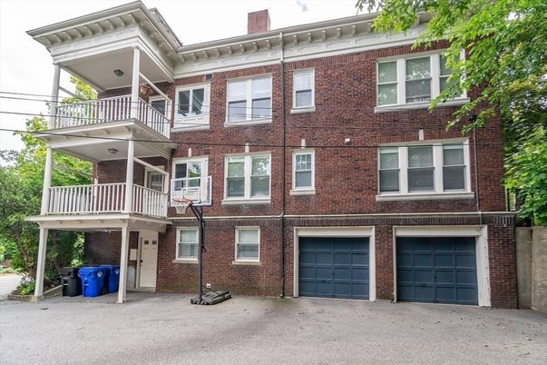 Attached, Exterior, Facade, Brick Facade, Rowhouse