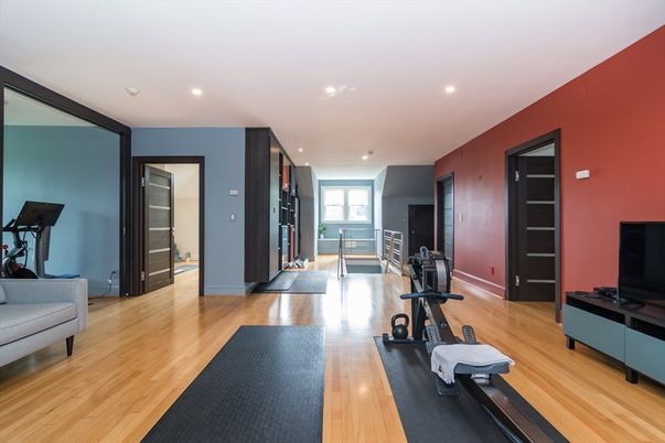 Fitness Equipment, Interior, Recessed Lighting, Wood Texture Flooring