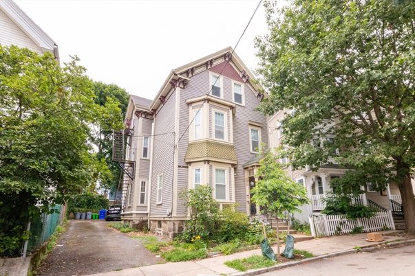 Exterior, Facade, Queen Anne Victorian