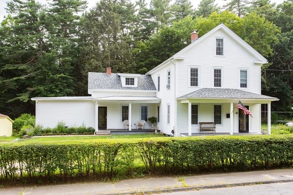 Exterior, Facade, Farmhouse