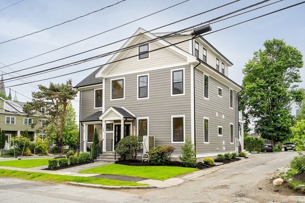 Exterior, Facade, Queen Anne Victorian