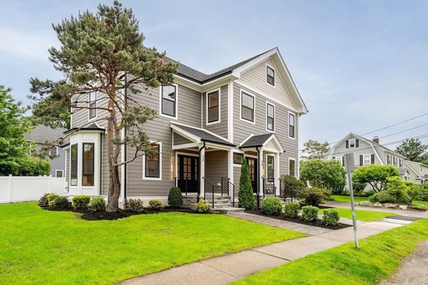 Exterior, Facade, Queen Anne Victorian