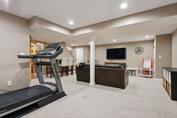 Fitness Equipment, Interior, Living room, Recessed Lighting