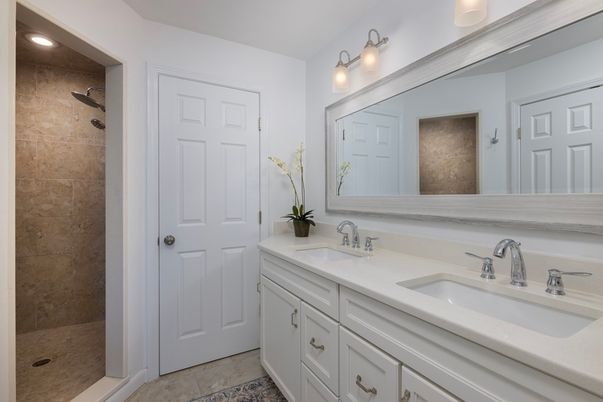 Bathroom, Dual Sink Vanities, Interior, Recessed Lighting