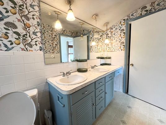 Bathroom, Dual Sink Vanities, Interior