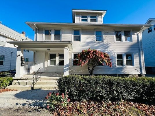 Exterior, Facade, American Foursquare