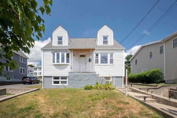 Attached, Exterior, Facade, Cape Cod