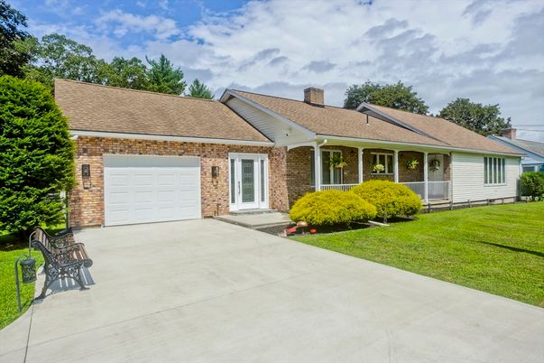 Attached, Exterior, Facade, Brick Facade, Cape Cod