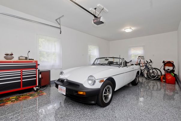 Garage, Interior