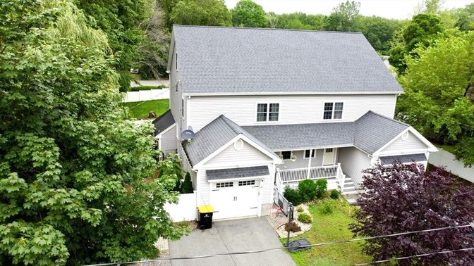 Attached, Exterior, Facade, Cape Cod