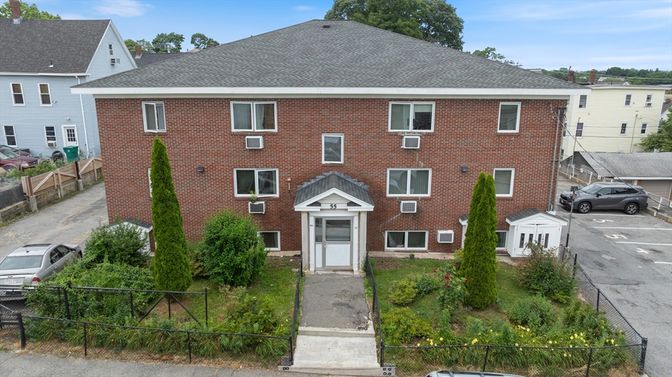 Exterior, Facade, Brick Facade, Georgian