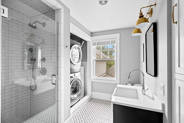 Bathroom, Glass Shower, Interior, Pendant Lights, Recessed Lighting, Washer