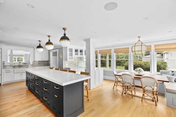 Dining room, Interior, Kitchen, Pendant Lights, Recessed Lighting, Wood Texture Flooring