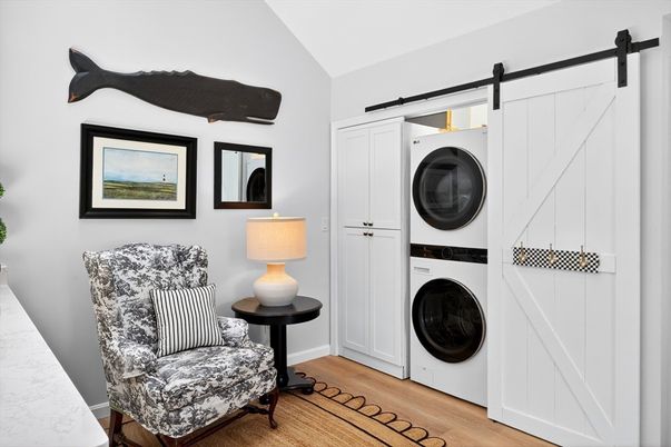 Interior, Utility Closets, Washer, Wood Texture Flooring