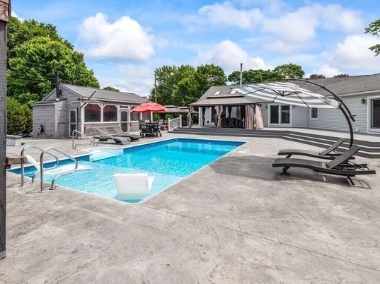 Exterior, Pool