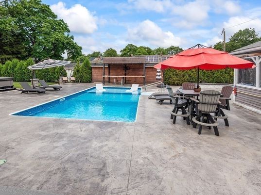 Exterior, Pool