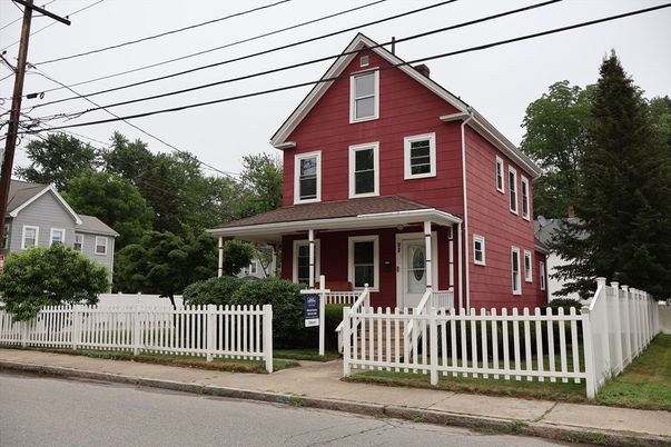Exterior, Facade, Queen Anne Victorian