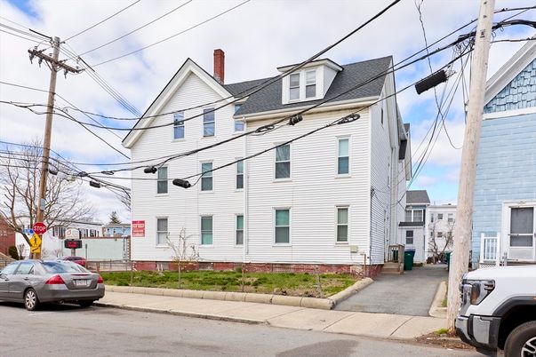 Exterior, Facade, Queen Anne Victorian