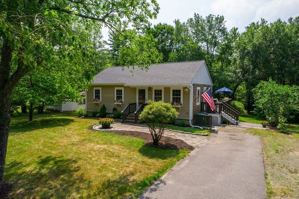 Backyard, Exterior, Facade, Cape Cod