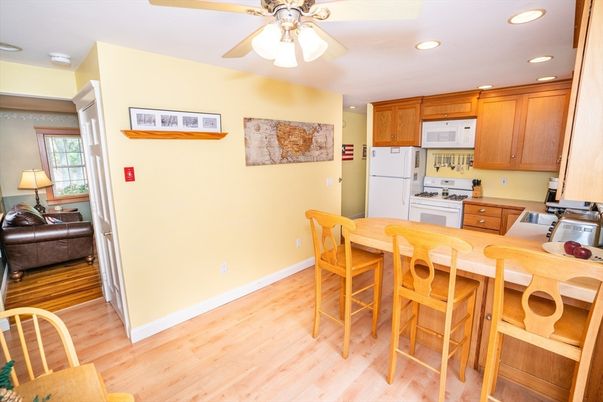 Dining room, Interior, Kitchen, Recessed Lighting, Wood Texture Flooring