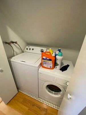 Interior, Washer, Wood Texture Flooring