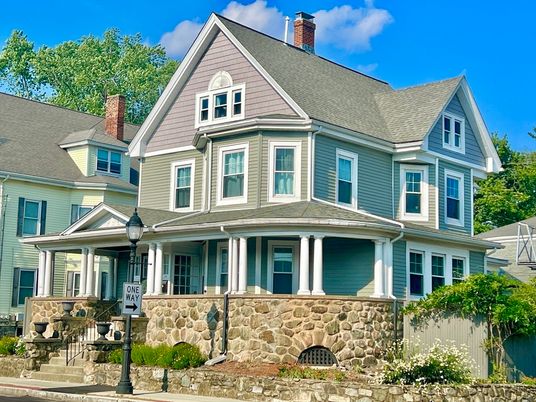 Exterior, Facade, Queen Anne Victorian