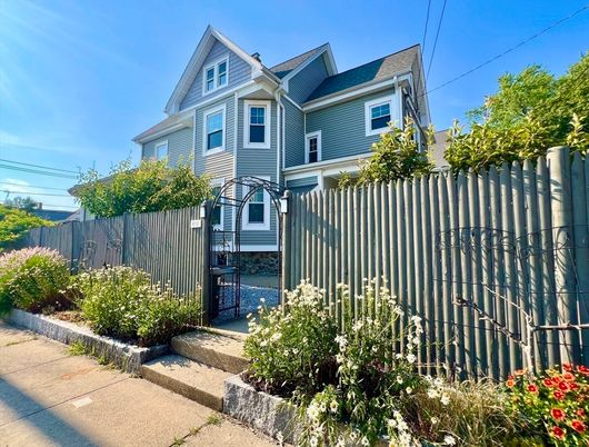 Exterior, Facade, Queen Anne Victorian