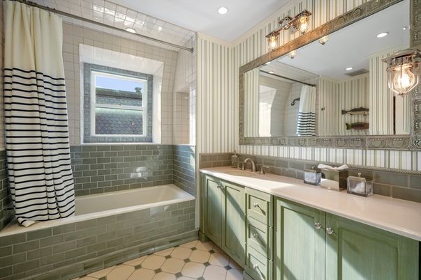Bathroom, Interior, Recessed Lighting