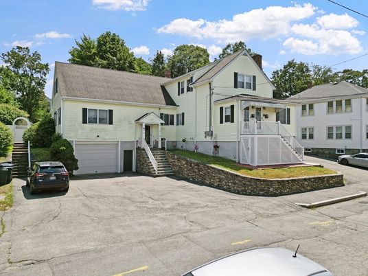 Attached, Exterior, Facade, Cape Cod