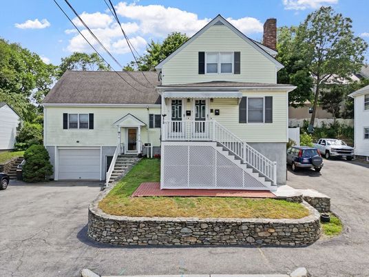 Attached, Exterior, Facade, Cape Cod