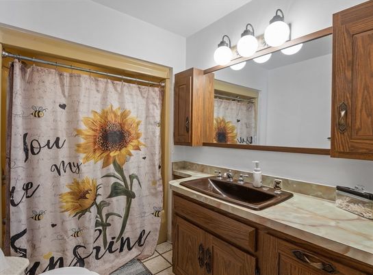 Bathroom, Interior, Tile Countertops