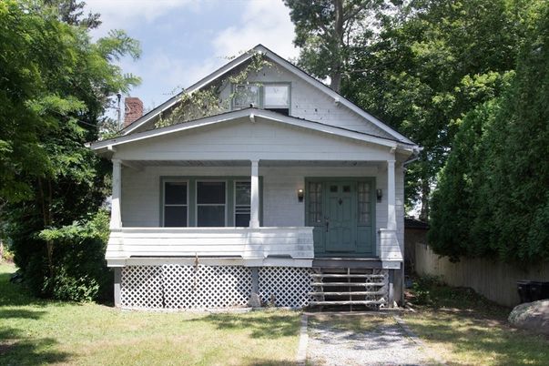 Exterior, Facade, Queen Anne Victorian