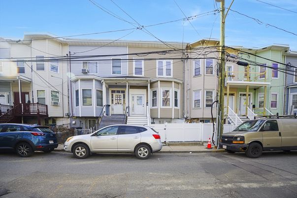 Attached, Exterior, Facade, Rowhouse