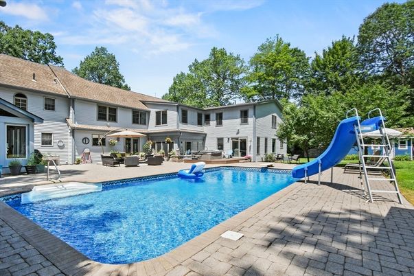 Exterior, Playground, Pool