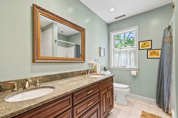 Bathroom, Dual Sink Vanities, Interior, Recessed Lighting