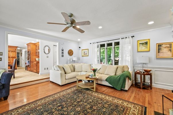 Interior, Living room, Recessed Lighting, Wood Texture Flooring