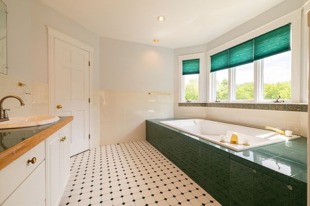 Bathroom, Interior, Recessed Lighting