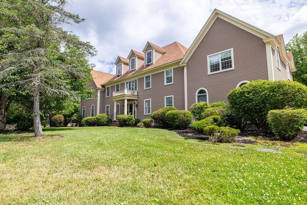 Backyard, Exterior, Facade, Queen Anne Victorian