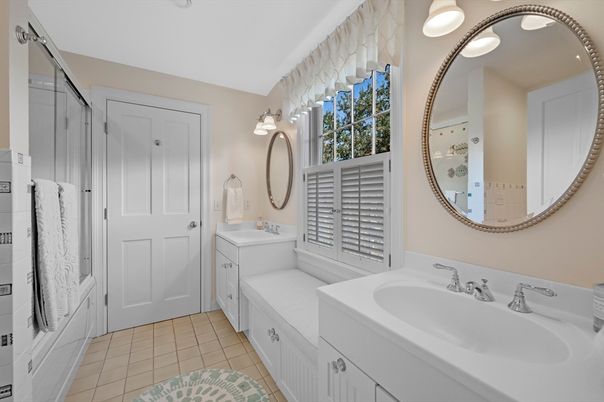 Bathroom, Dual Sink Vanities, Interior