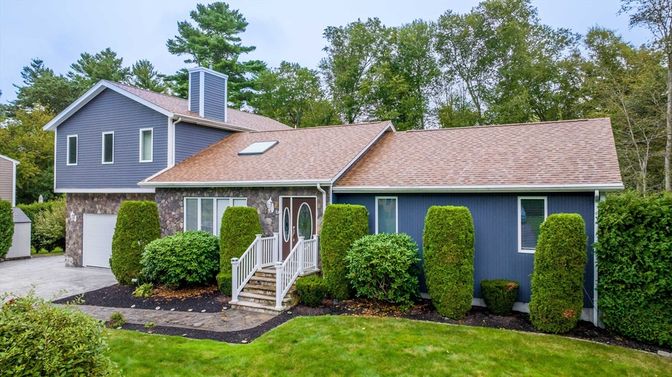 Attached, Exterior, Facade, Ranch
