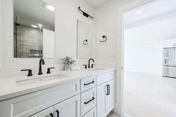 Bathroom, Dual Sink Vanities, Interior, Recessed Lighting