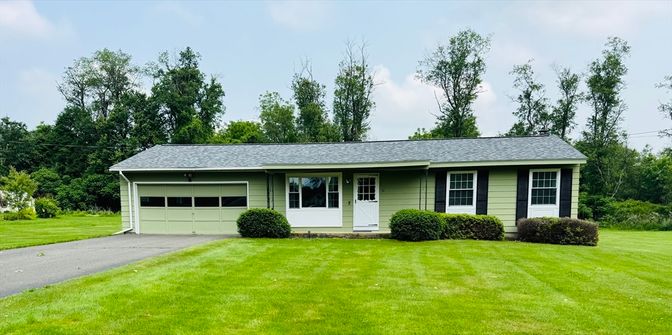 Attached, Exterior, Facade, Ranch