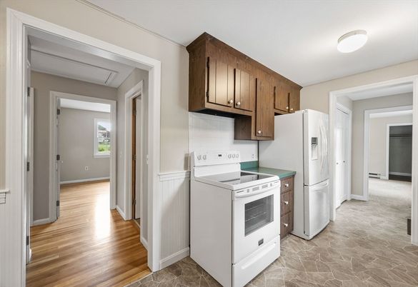 Interior, Kitchen, Washer, Wood Texture Flooring