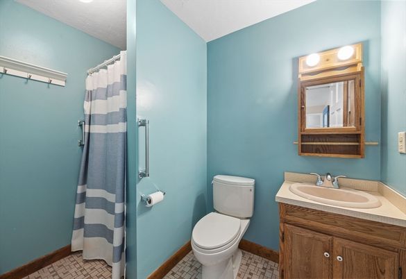 Bathroom, Interior, Tile Countertops