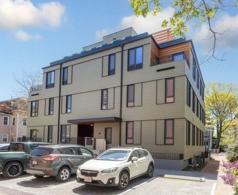 Exterior, Facade, Rowhouse