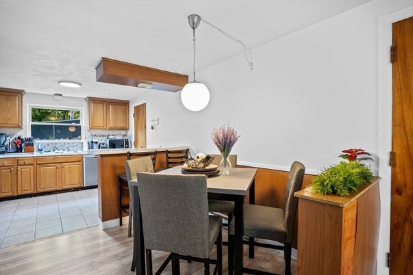 Dining room, Interior, Kitchen, Pendant Lights, Recessed Lighting, Wood Texture Flooring